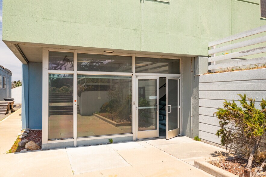More Photos Of 1352 Lighthouse Ave, Pacific Grove Office For Lease