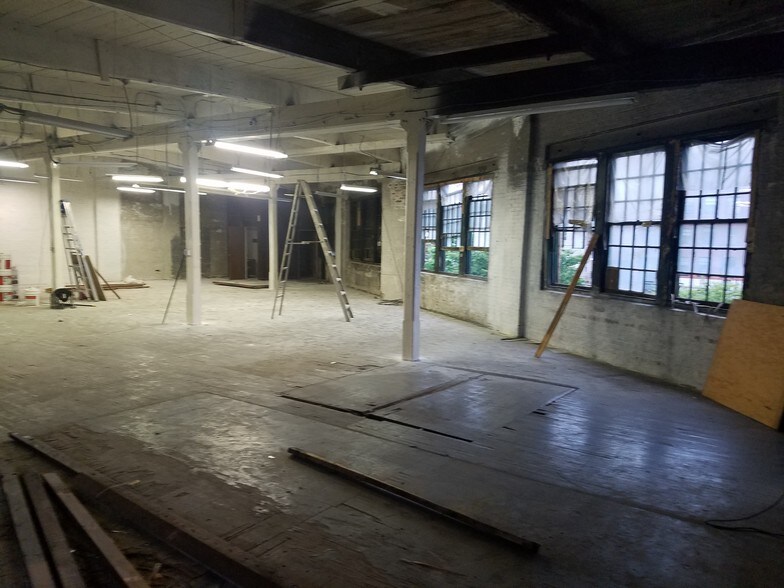 More Photos Of 60 Dickerson St, Newark Light Manufacturing For Lease
