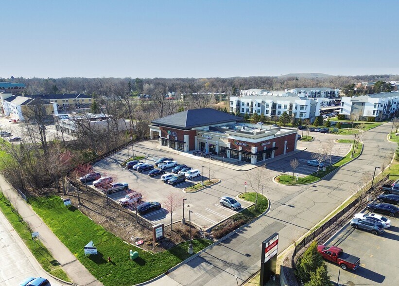 More Photos Of 3355-3395 University Dr, Auburn Hills Storefront For Lease
