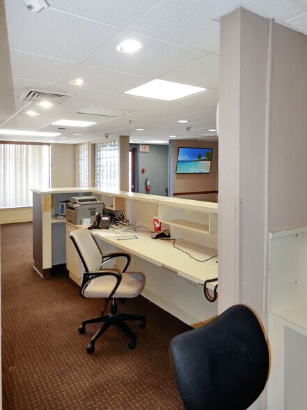 More Photos Of 8950 Krewstown Rd, Philadelphia General Retail For Sale