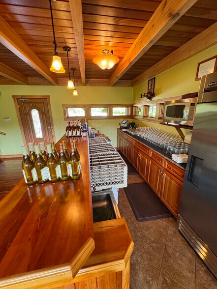 More Photos Of 401 Gilkey Ridge Rd, Shade Winery Vineyard For Sale