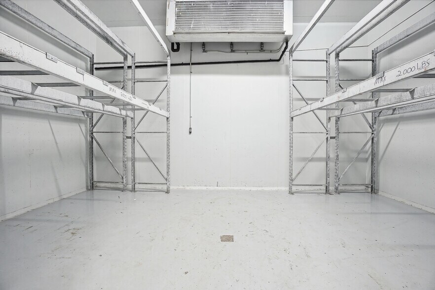 More Photos Of 500 Boul De L'aéroparc, Lachute Manufacturing For Sale