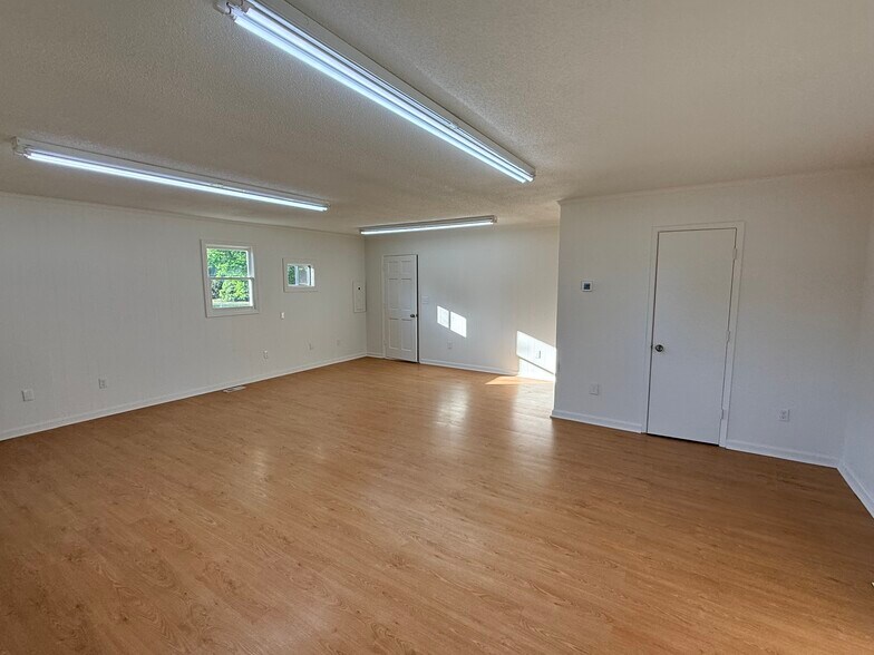 More Photos Of 410 Liberty St, Rockwell Office For Lease