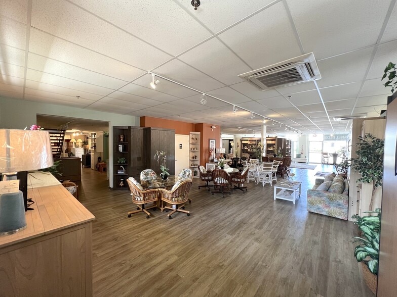 More Photos Of 530 N Bumby Ave, Orlando General Retail For Lease