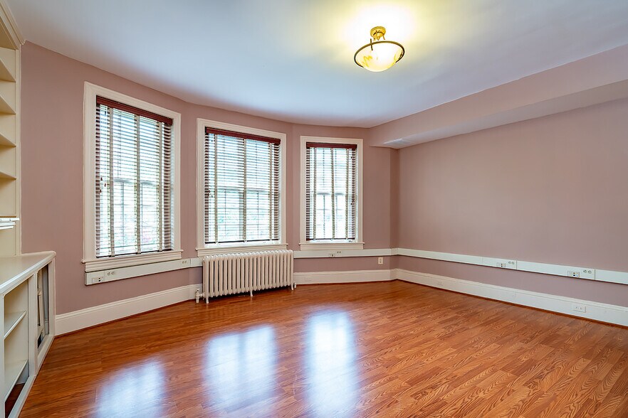 More Photos Of 1715 N St NW, Washington Office For Lease