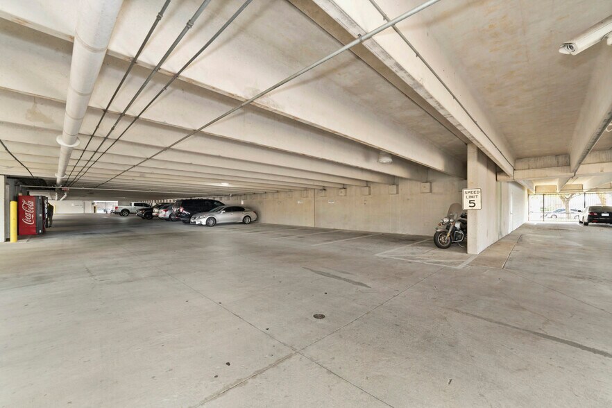 More Photos Of 9999 Bellaire Blvd, Houston Medical For Sale