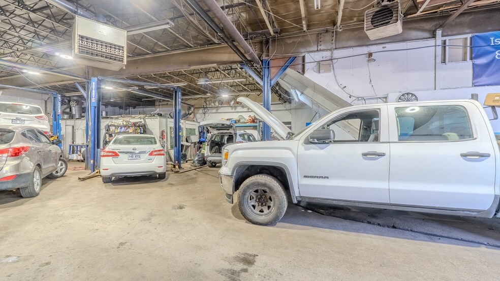 More Photos Of 8673-8687 8e Avenue, Montréal Warehouse For Sale