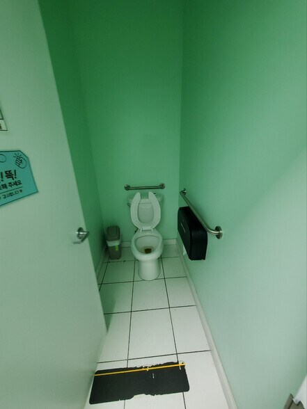 More Photos Of 4014 157th St, Flushing Flex For Sale