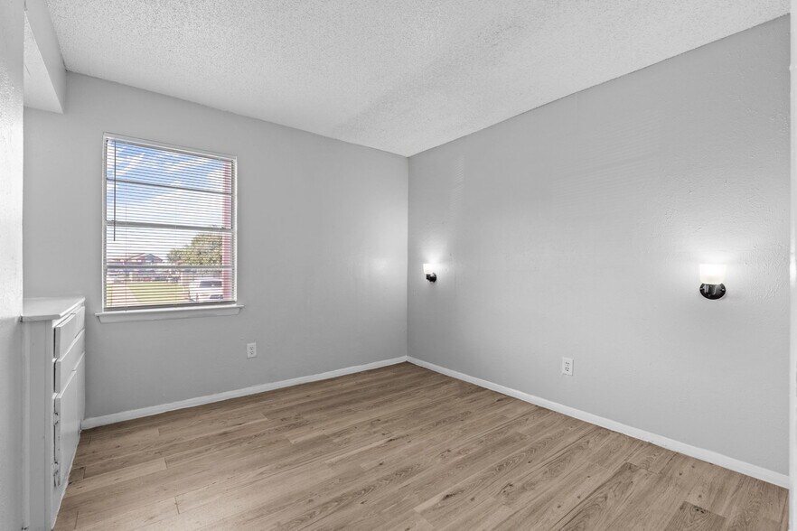 More Photos Of 5901 S Calloway Dr, Fort Worth Multifamily For Sale