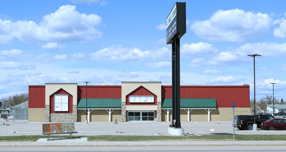 More Photos Of 300 15th St E, Prince Albert Freestanding For Sale