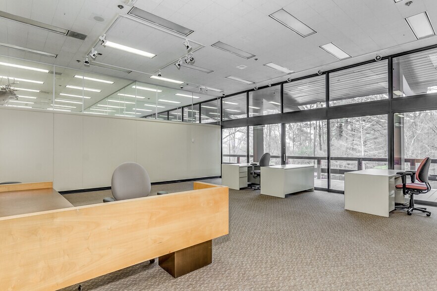 More Photos Of 1400 Jack Warner Pky, Tuscaloosa Office For Lease