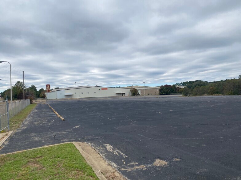 More Photos Of 901 Fisher Rd, Longview Industrial For Sale