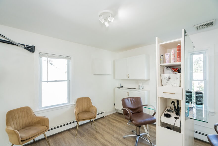 More Photos Of 1830 Western Ave, Albany Freestanding For Sale