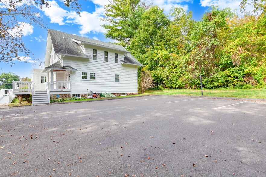 More Photos Of 71 Cedar St, Branford Office For Sale