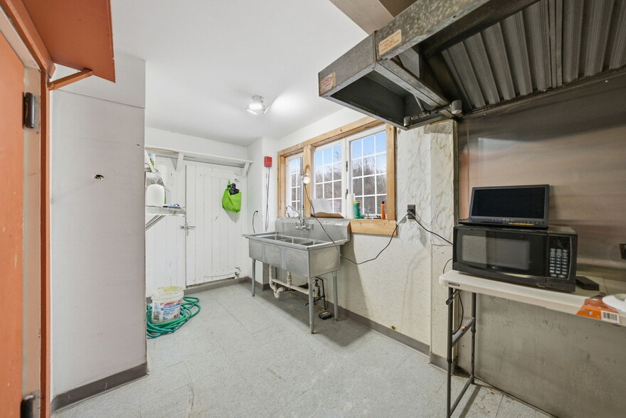 More Photos Of 409 Woodport Rd, Sparta Freestanding For Sale