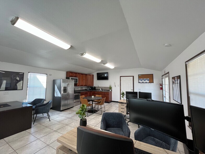 More Photos Of 4515 Smith Rd, Von Ormy Truck Terminal For Lease