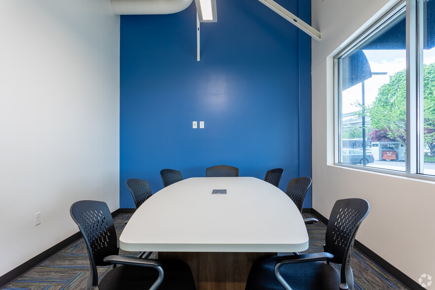 More Photos Of 1750 NW Naito Pky, Portland Office For Sale