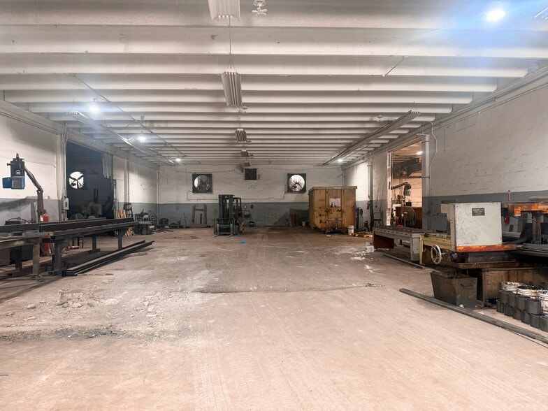 More Photos Of 2335-2337 NW 149th St, Opa-locka Warehouse For Lease
