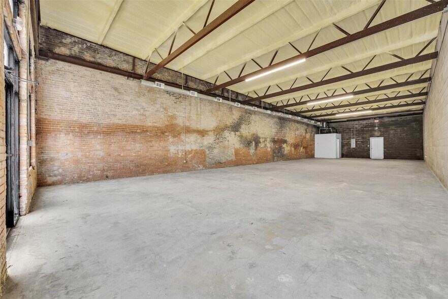 More Photos Of 118 Dallas St, Rice General Retail For Lease