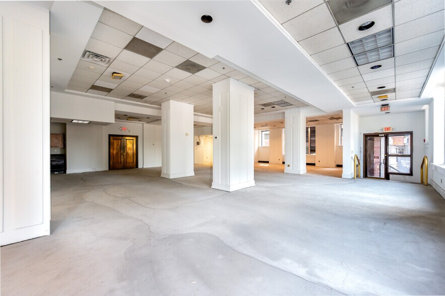 More Photos Of 2 N Charles St, Baltimore Hotel For Lease