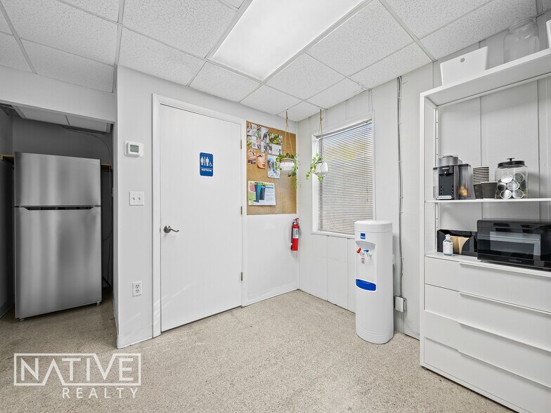 More Photos Of 700 NE 13th St, Fort Lauderdale Freestanding For Sale