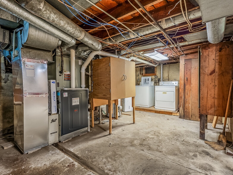 More Photos Of 1121 E State Blvd, Fort Wayne Freestanding For Sale