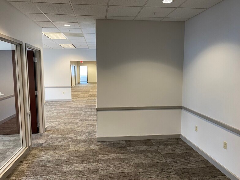 More Photos Of 400 Essjay Rd, Williamsville Office For Lease