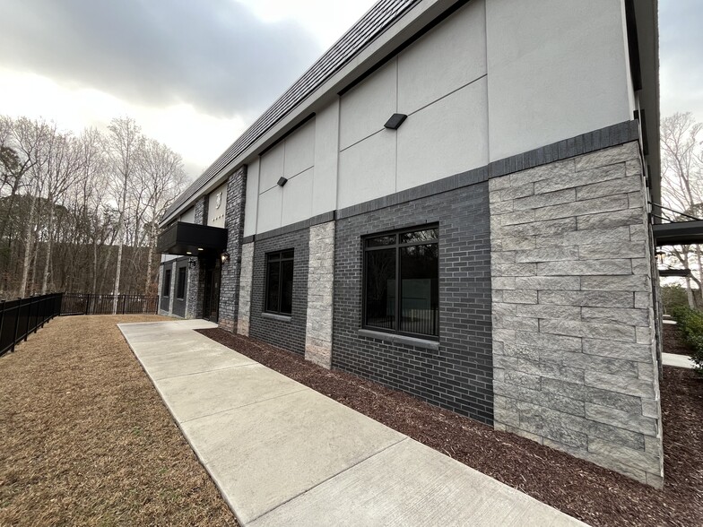 More Photos Of 4550 Preslyn Dr, Raleigh Light Distribution For Sale