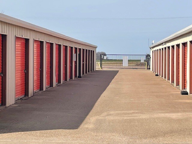 More Photos Of 553 Derrs Chapel Rd, Italy Self Storage For Sale