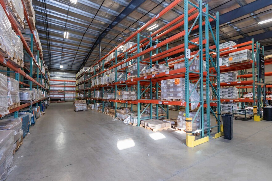 More Photos Of 9005 Roach Dr, Amarillo Showroom For Lease