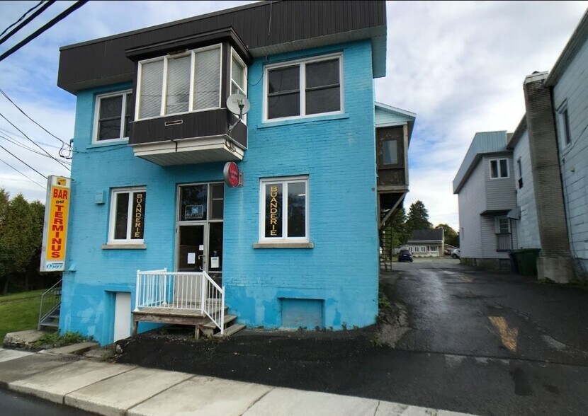 Primary Photo Of 125-129 Rue Saint-Alphonse N, Thetford Mines Bar For Sale