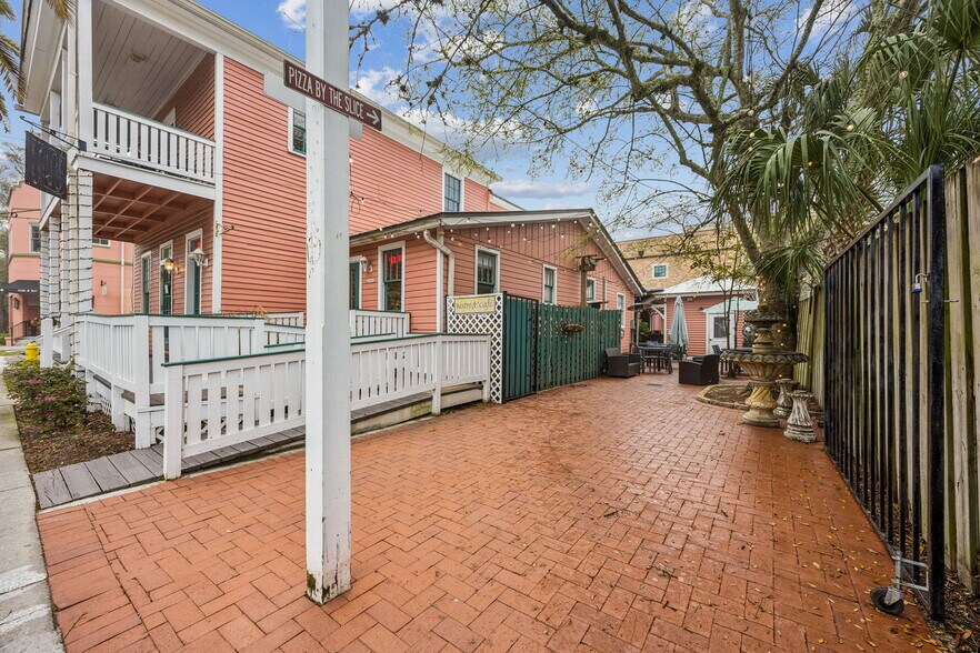 More Photos Of 218 Ash St, Fernandina Beach Freestanding For Sale