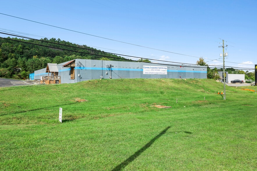 More Photos Of 321 Hamric Dr W, Oxford Self Storage For Sale