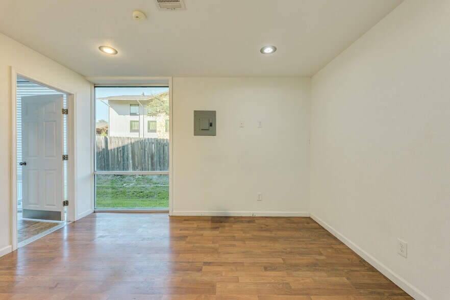 More Photos Of 2105 Ranch Road 620 S, Lakeway Storefront For Lease