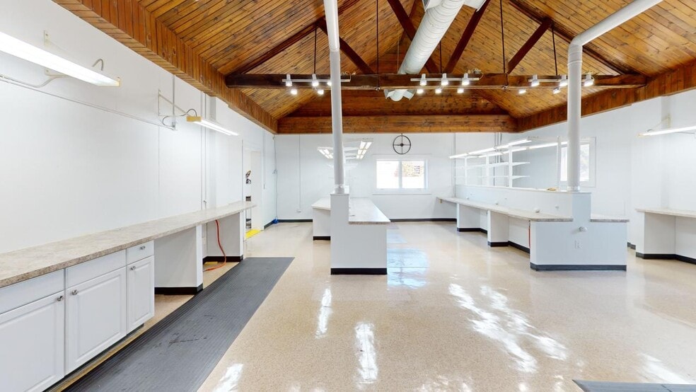 More Photos Of 7947 Southeastern Ave, Indianapolis Loft Creative Space For Sale