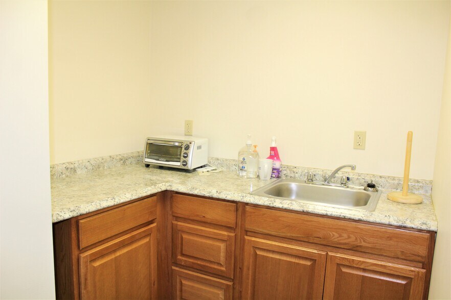 More Photos Of 30-39 Blackburn Ctr, Gloucester Warehouse For Lease