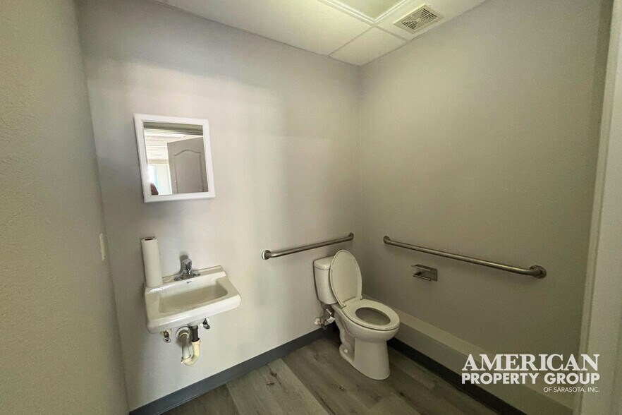 More Photos Of 2695 Tamiami Trl, Port Charlotte Storefront For Lease