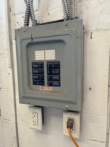 More Photos Of 11 N Center St, Cambridge City Freestanding For Sale