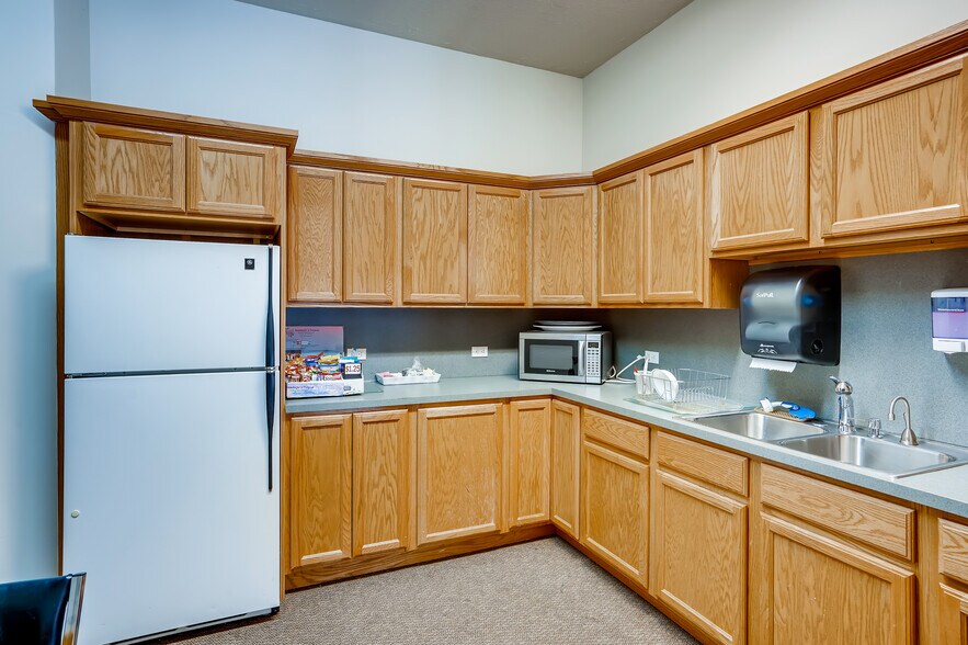 More Photos Of 27905 Meadow Dr, Evergreen Medical For Lease