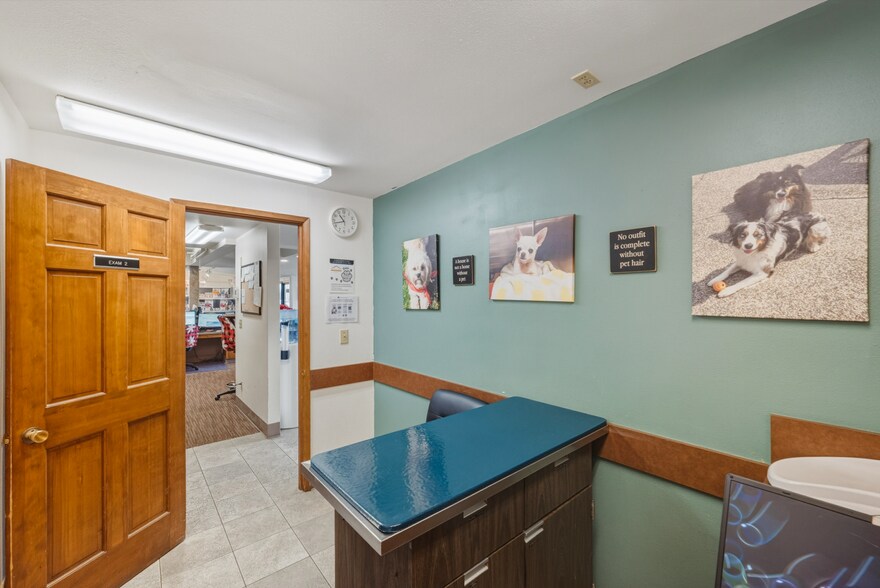 More Photos Of 8500 Cedarhome Dr, Stanwood Veterinarian Kennel For Sale