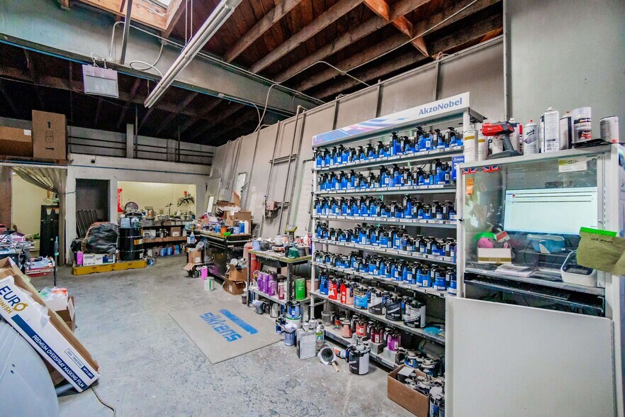 More Photos Of 110-118 E 16th St, Costa Mesa Industrial For Sale