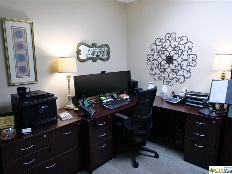 More Photos Of 1905 Leary Ln, Victoria Office For Sale