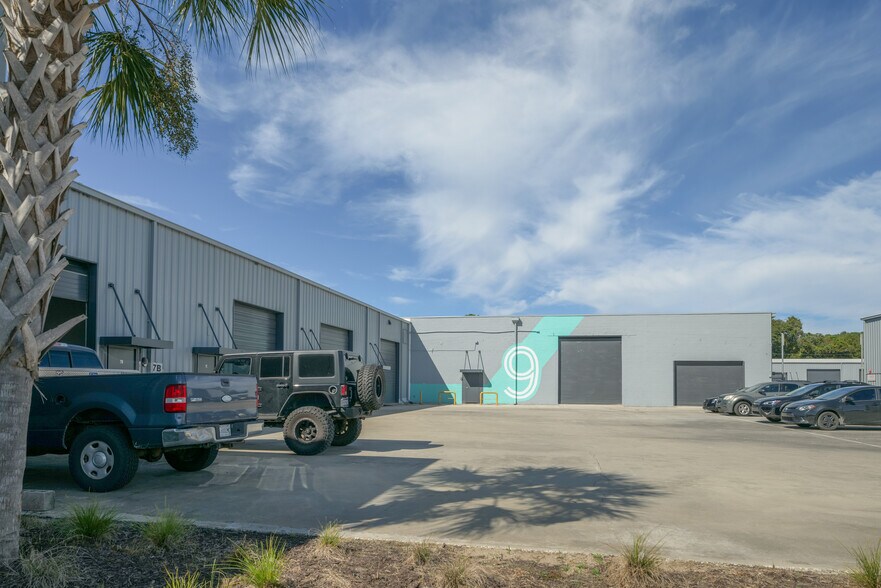 More Photos Of 1750 Signal Point Rd, Charleston Warehouse For Lease