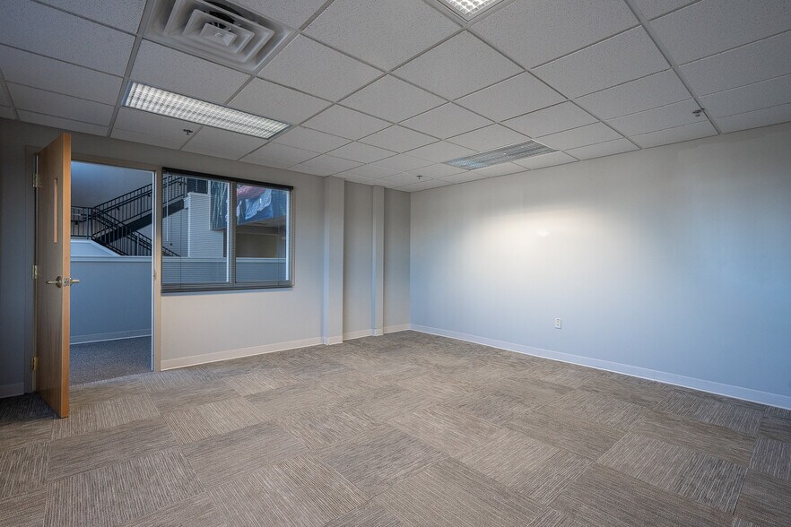 More Photos Of 9 Iron Bridge Dr, Collegeville Industrial For Sale