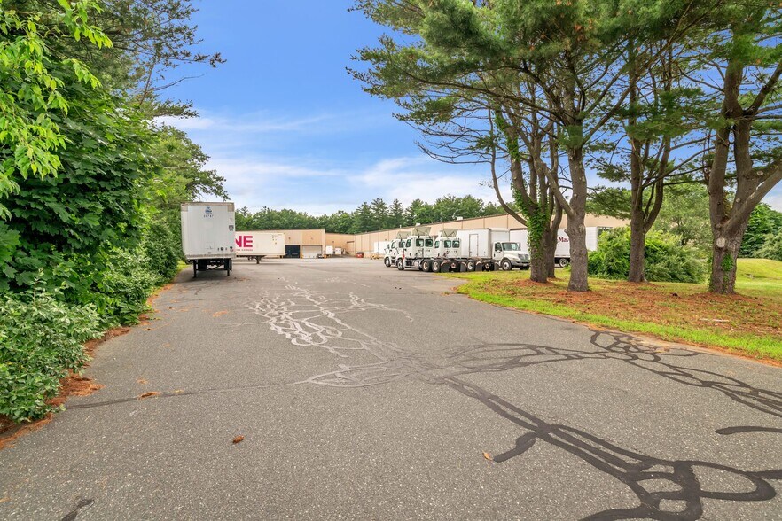 More Photos Of 14 Industrial Dr W, South Deerfield Manufacturing For Lease