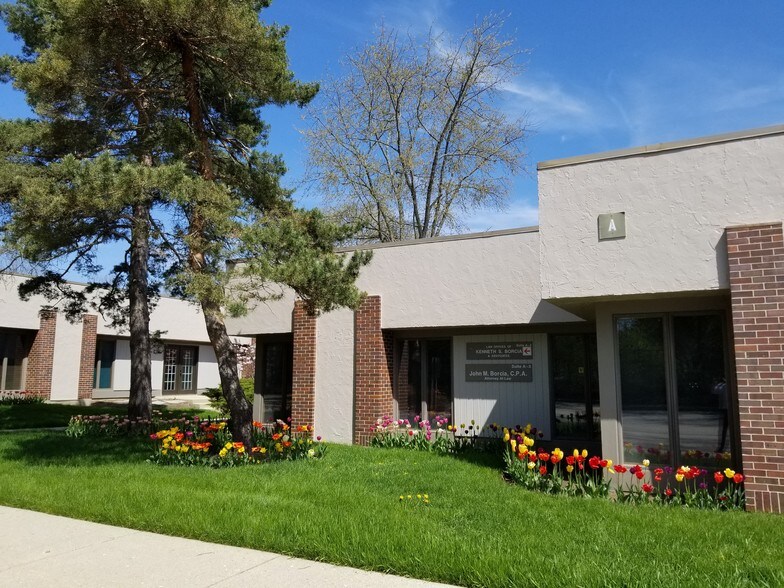 More Photos Of 1117 S Milwaukee Ave, Libertyville Unknown For Lease