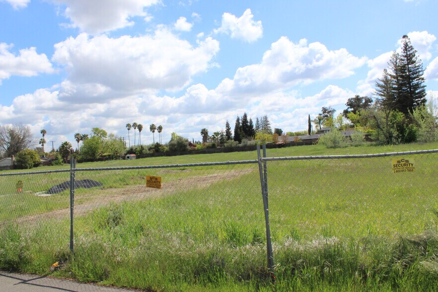 More Photos Of 7509 Persimmon Ave, Sacramento Land For Sale