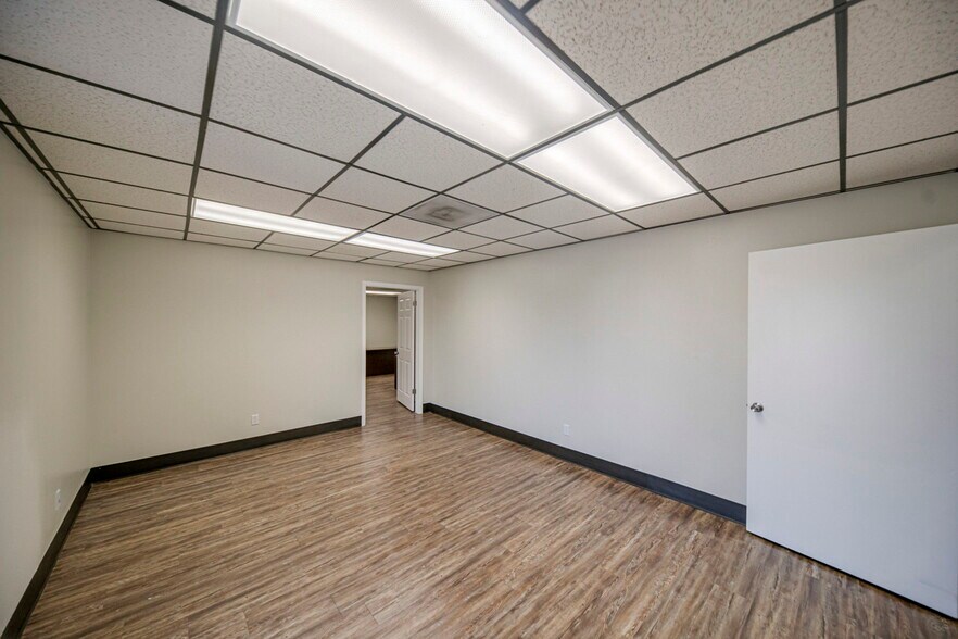 More Photos Of 1410 Rankin Hwy, Midland Office For Sale
