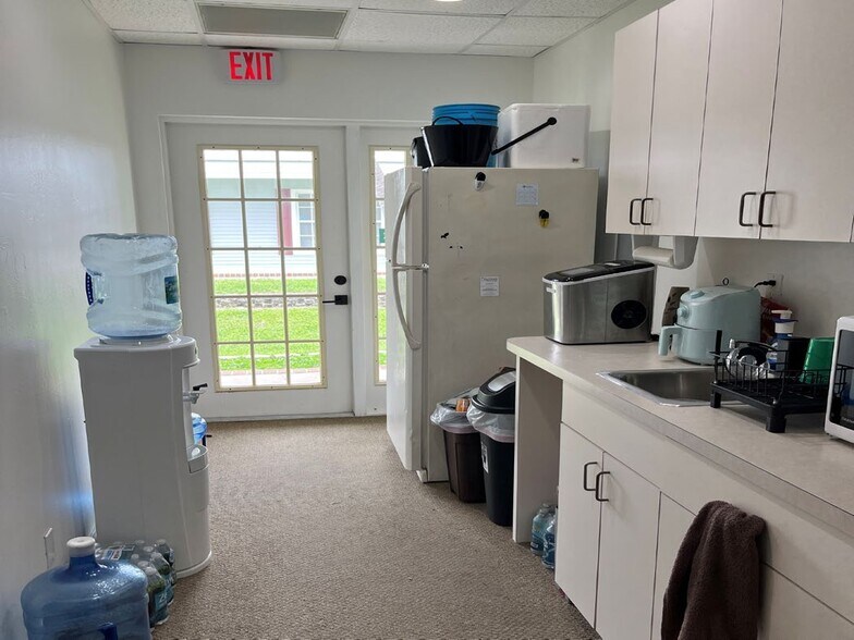 More Photos Of 42 Barkley Cir, Fort Myers Medical For Lease
