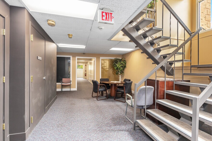 More Photos Of 2180 44th St SE, Kentwood Office For Sale